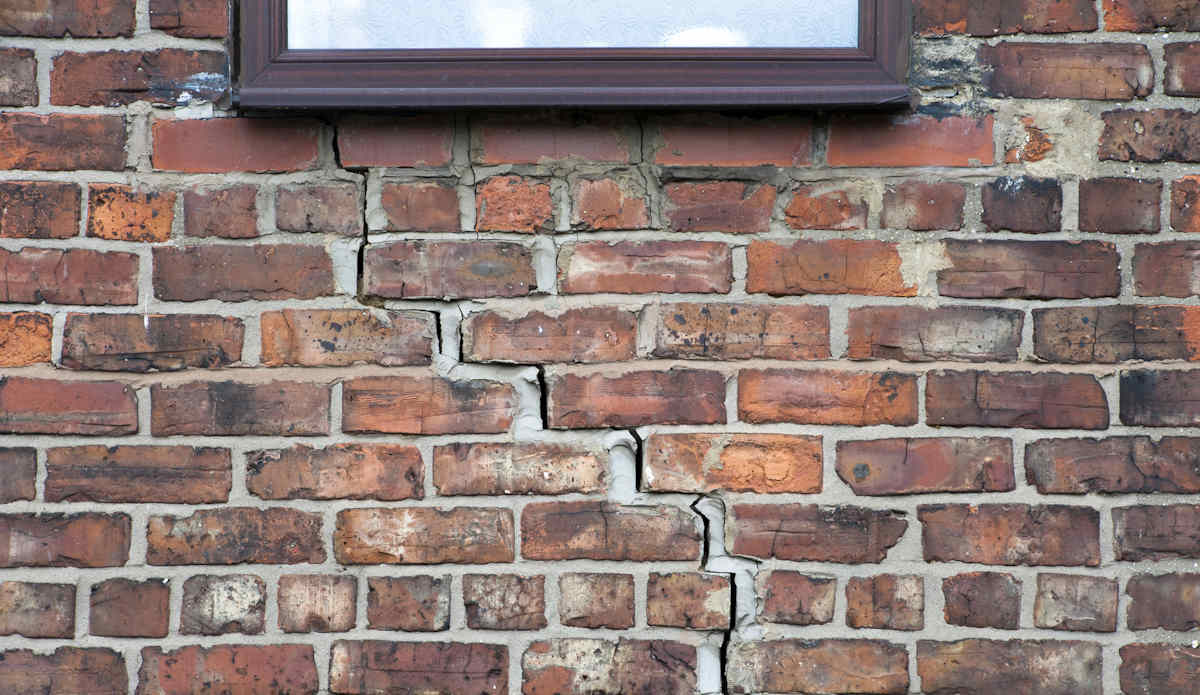 Subsidence crack in brickwork
